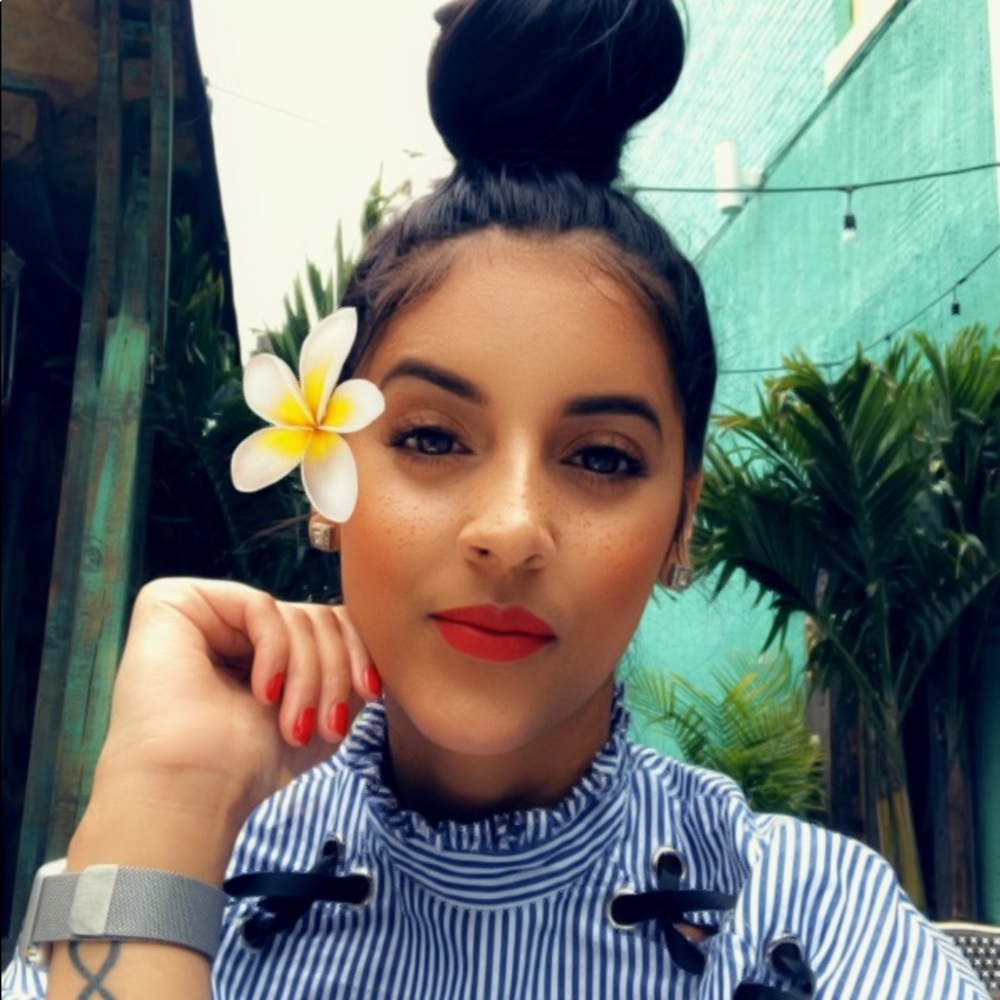 Meet your Posher, Lina